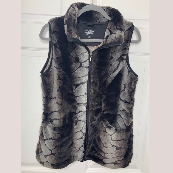 Straight Down Women’s United Golf Faux Fur Vest - Picture 4 of 7